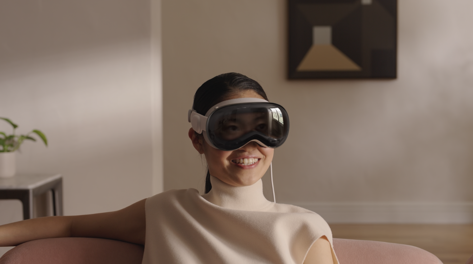 Apple dezvoltă două căști VR, inclusiv una care va funcționa împreună cu Mac-urile. Compania vizează un design ușor și prețuri accesibile