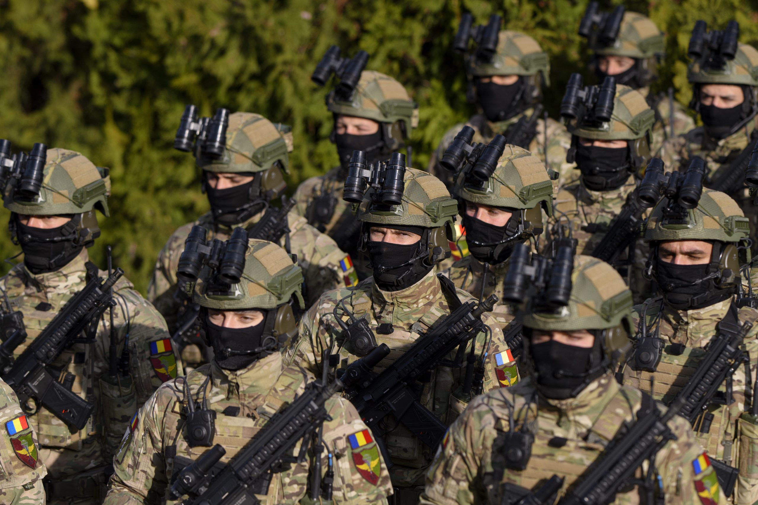 Ministrul Apărării: „Ne dorim să avem 100.000 de militari în Armata Română”. Ce semnal de alarmă trage Șeful Armatei