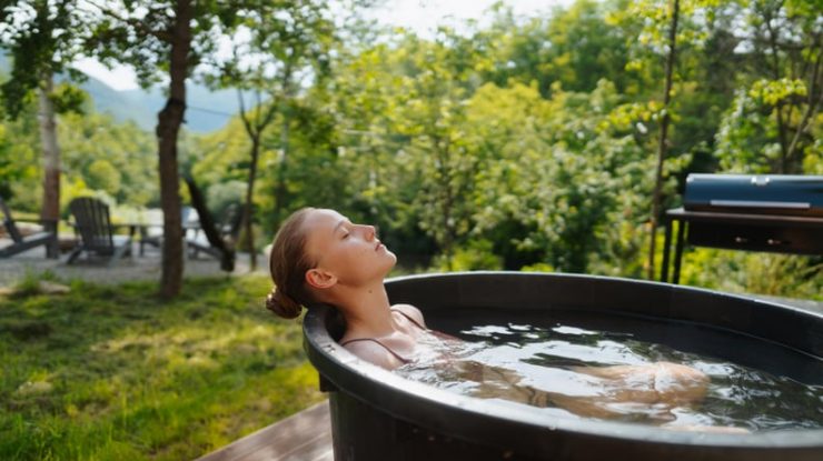 Băile cu gheață au creat o isterie în social media. Pe Instagram există grupuri care organizează evenimente comune