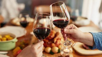 Ce vin alegi pentru masa de Paște? Cosmin Tudoran, somelier:„Vei avea nevoie de un vin dulce… care să fie mai dulce decât desertul”