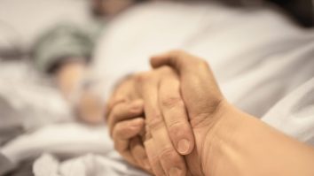 Cele 3 mari regrete cu care se confruntă oamenii pe patul de moarte: O asistentă medicală dezvăluie, într-un interviu cu Fortune, cele mai importante lecții de viață învățate de la cei aflați în ultimele momente ale vieții