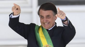 Jair Bolsonaro a fost operat cu succes la abdomen. Intervenţia a durat 12 ore