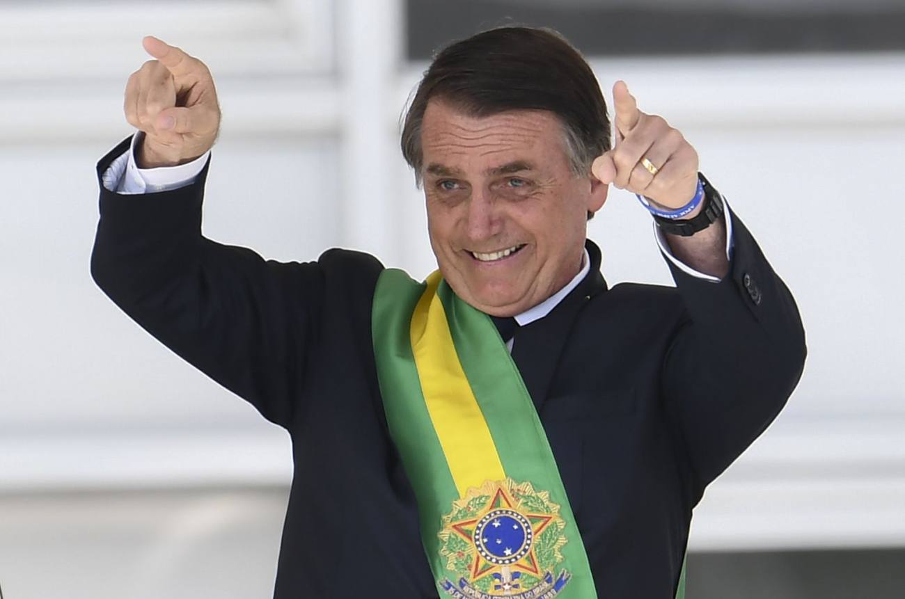 Jair Bolsonaro a fost operat cu succes la abdomen. Intervenţia a durat 12 ore