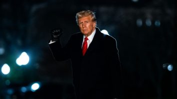 Administrația Trump îngheață fonduri de 2,2 miliarde dolari pentru Harvard. Cum răspunde Universitatea