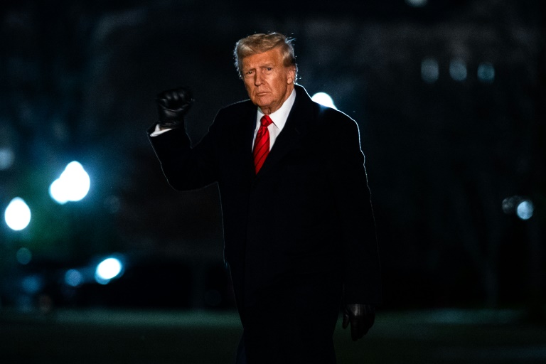 Administrația Trump îngheață fonduri de 2,2 miliarde dolari pentru Harvard. Cum răspunde Universitatea