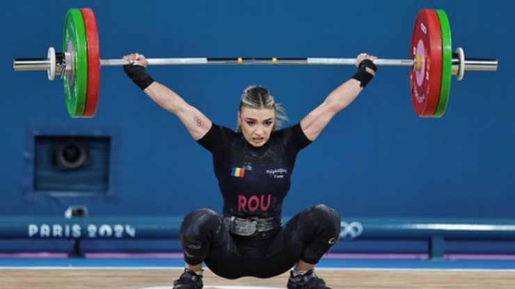 Mihaela Cambei a obținut trei medalii de aur la Campionatul European de haltere de la Chișinău