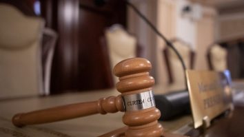 Curtea de Apel București amână decizia privind contestațiile depuse împotriva numirii judecătorilor Dacian Dragoș și Mihai Busuioc la CCR. Tot pe 16 ianuarie, CCR ar urma să decidă și asupra pensiilor magistraților