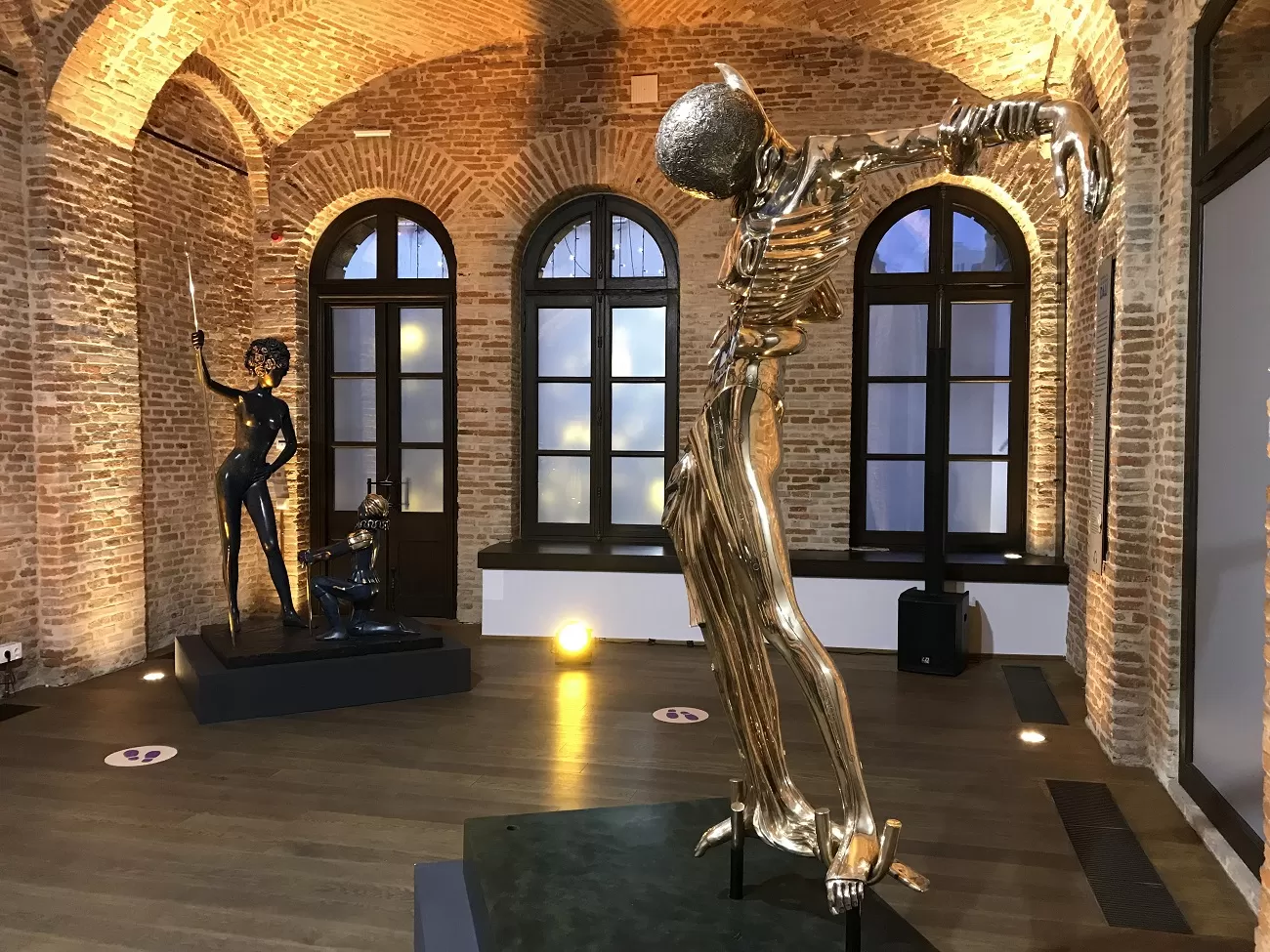 Ce faci în weekend la Cluj? Expoziția „Universul lui Dali” se prelungește până pe 18 mai