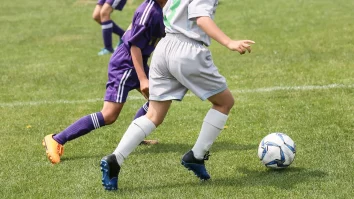 Principalii vinovați pentru abuzurile din fotbalul de juniori sunt părinții care susțin copiii. Înjură, amenință și agresează fizic