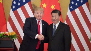 Xi Jinping începe turneul diplomatic în Asia cu un avertisment pentru Trump: „Nimeni nu câștigă într-un război comercial”