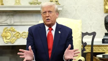 Trump îl acuză pe Zelenski că „sabotează negocierile cu Rusia” prin refuzul de a recunoaște anexarea Crimeei: „Poate avea pace sau poate pierde toată Ucraina”