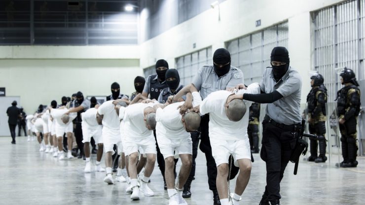 Trump primește un „stop”: Curtea Supremă ordonă Administrației Statelor Unite să suspende deportările