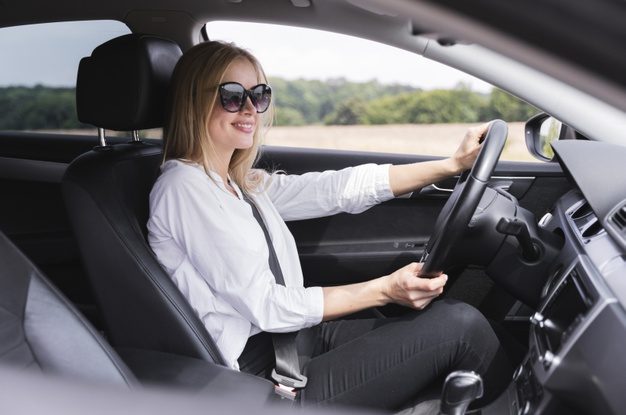 Femeile conduc mai bine decât bărbații. Poliția Rutieră arată că femeile produc mai puține accidente