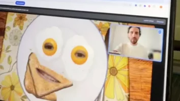 O femeie a intrat la primul ei interviu de pe Zoom cu filtru cu ouă și pâine prăjită pe față. Ce reacție a avut șeful ei