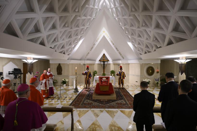 Doliu în toată lumea după moartea Papei Francisc. Cum se va desfășura înmormântarea Suveranului Pontif, la care sunt așteptați mii de credincioși