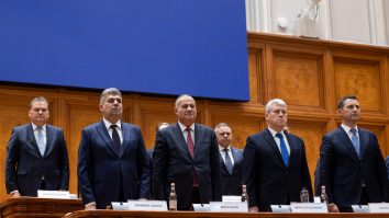 Politicienii noștri au ajuns să fie mai mult impostori decât lideri. Ce așteptări au românii de la Guvernul României