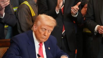 Donald Trump reduce drastic bugetul pentru afaceri externe. Zeci de ambasade ar putea fi închise