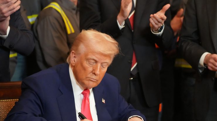 Donald Trump reduce drastic bugetul pentru afaceri externe. Zeci de ambasade ar putea fi închise