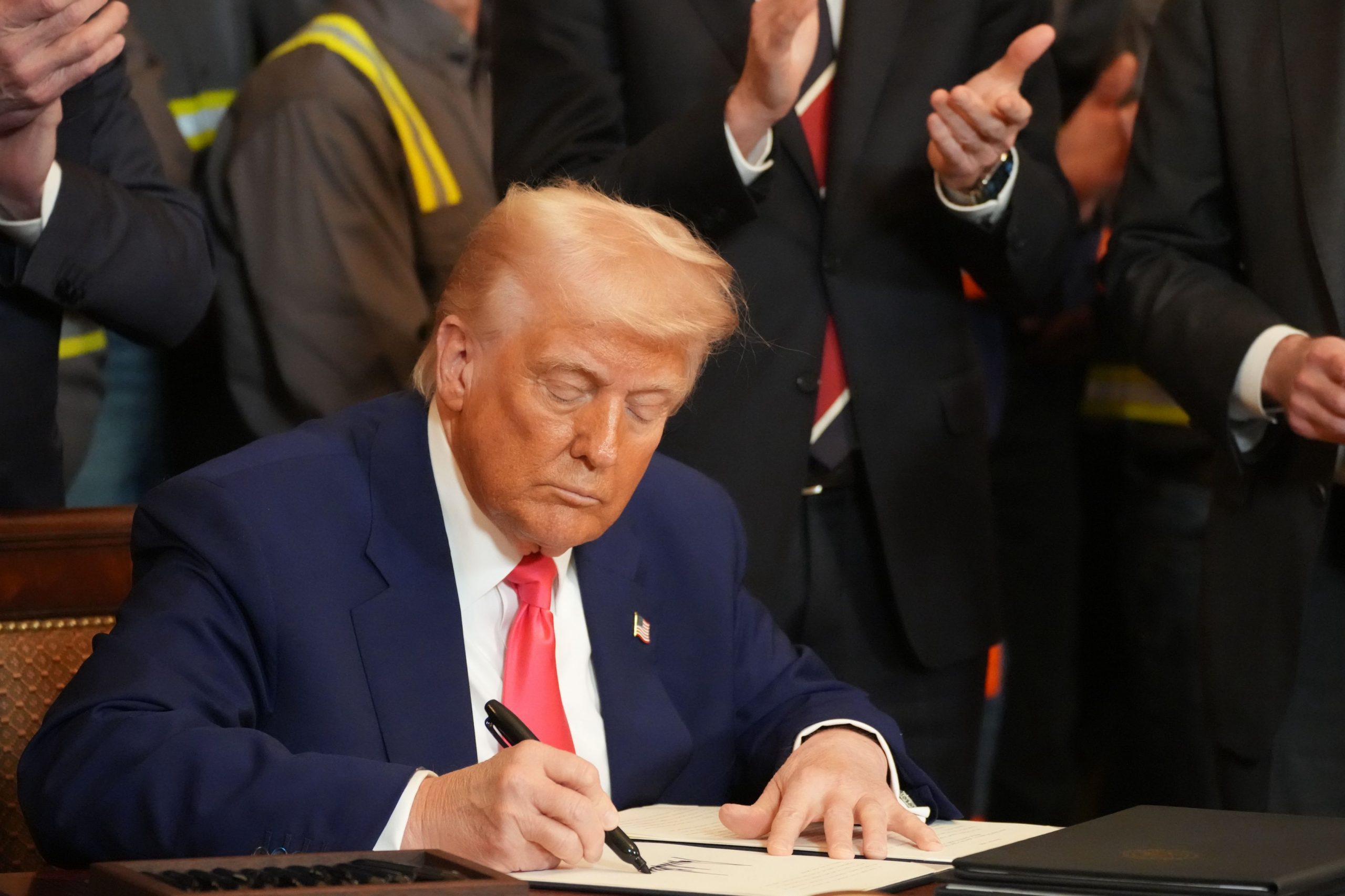 Donald Trump reduce drastic bugetul pentru afaceri externe. Zeci de ambasade ar putea fi închise