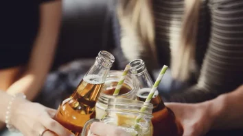 Care sunt cauzele consumului de alcool în rândul adolescenților? Maria Ambrosă: „Cei mai mulți consumă alcool ca formă de compensare emoțională”