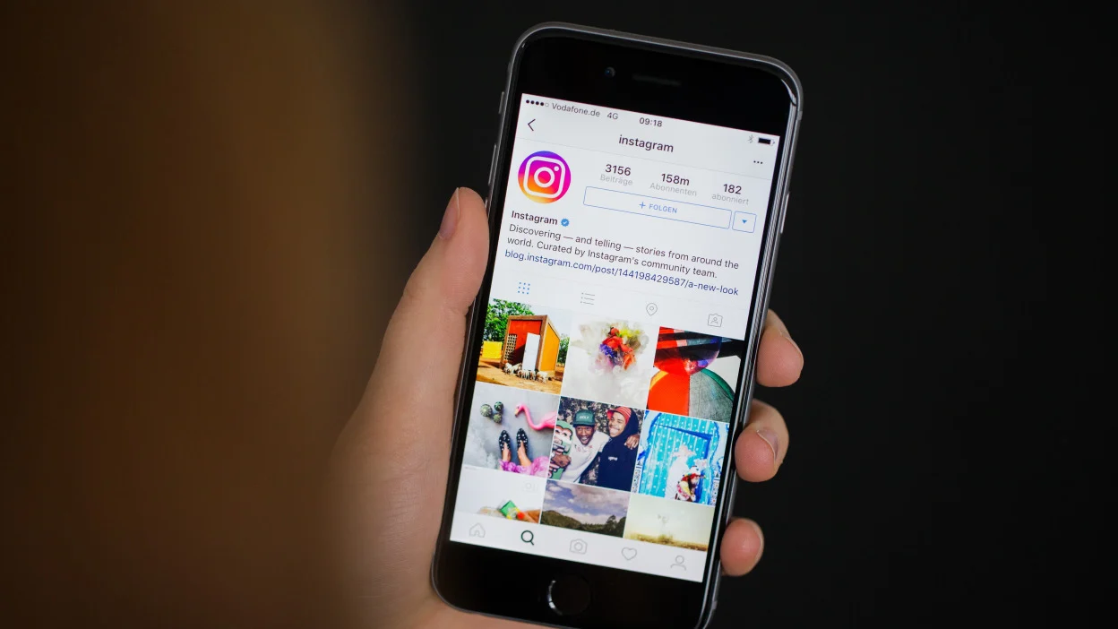 Facebook și Instagram au vizat adolescenții cu reclame bazate pe starea lor emoțională. Ce dezvăluiri face o fostă directoare a Meta
