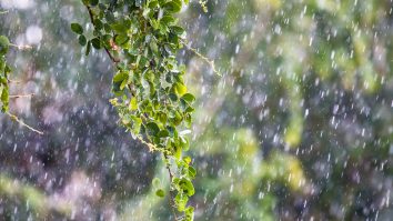 Astăzi te așteată câteva ploi de vară, dar seara Slujbei de Înviere aduce vreme liniștită