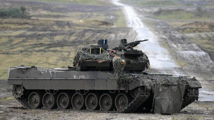 Presa din Germania a anunțat că Porsche va începe producția de tancuri și arme / Porsche neagă informațiile