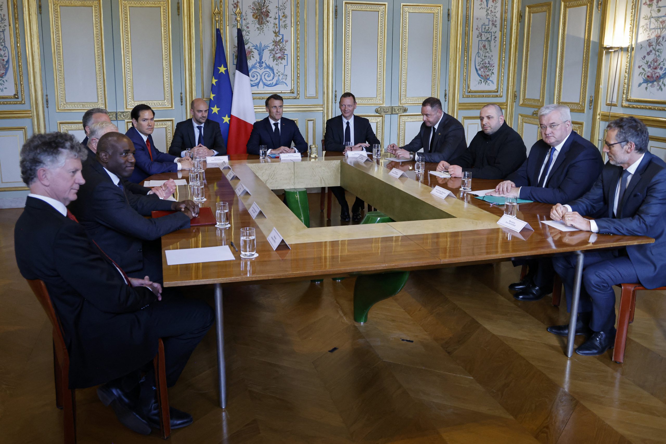 Macron vrea să aducă Europa la masa negocierilor pentru pace. Franța crede că a „declanșat” un „proces pozitiv în care sunt implicați europenii”, spune Palatul Élysée