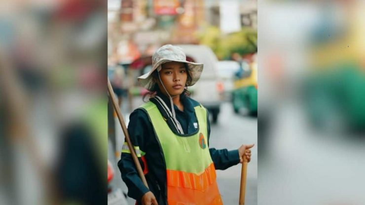 Viața unei femei care mătura pe stradă s-a schimbat peste noapte. Meen a devenit model după ce un fotograf a postat online imagini cu ea