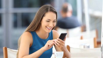 Răspunzi greu la mesajele text? Ești indisponibil emoțional. Ce arată un nou studiu