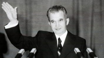 Nicolae Ceaușescu ajunge în fața judecătorilor în 2025. Un săpun cu chipul fostului lider comunist e subiectul unui denunț penal: „Promovează persoane responsabile de crime de război”