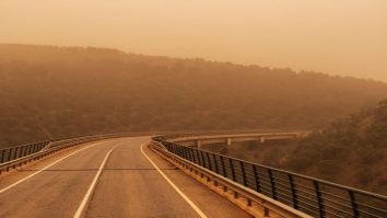 O masă de aer încărcată cu praf saharian ajunge deasupra României. Depunerile vor fi observate când va ploua