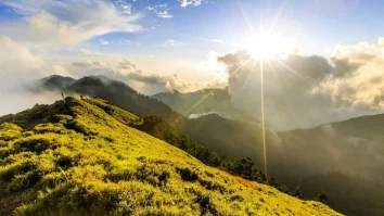 În a doua zi de Paște ai parte de încă o zi de vară, însă după-amiaza aduce averse torențiale la munte