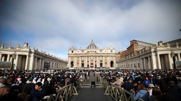 Au început funeraliile Papei Francisc