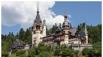 Castelul Peleș din Sinaia a fost desemnat cel mai frumos loc din România. Ce alte obiective se află în top 10