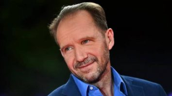 Ralph Fiennes va debuta ca regizor de operă cu „Eugene Onegin” de Tchaikovsky la Paris