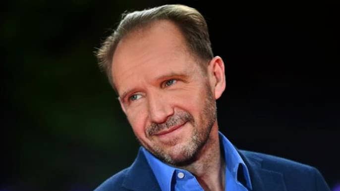 Ralph Fiennes va debuta ca regizor de operă cu „Eugene Onegin” de Tchaikovsky la Paris