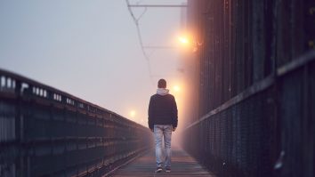 Cât de benefică e singurătatea? Radu Leca, psiholog: „Singurătatea reprezintă o formă invariabilă de sabotaj”