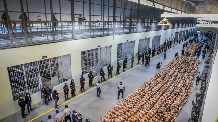 SUA expulzează mai mulți presupuși membri ai bandelor către El Salvador