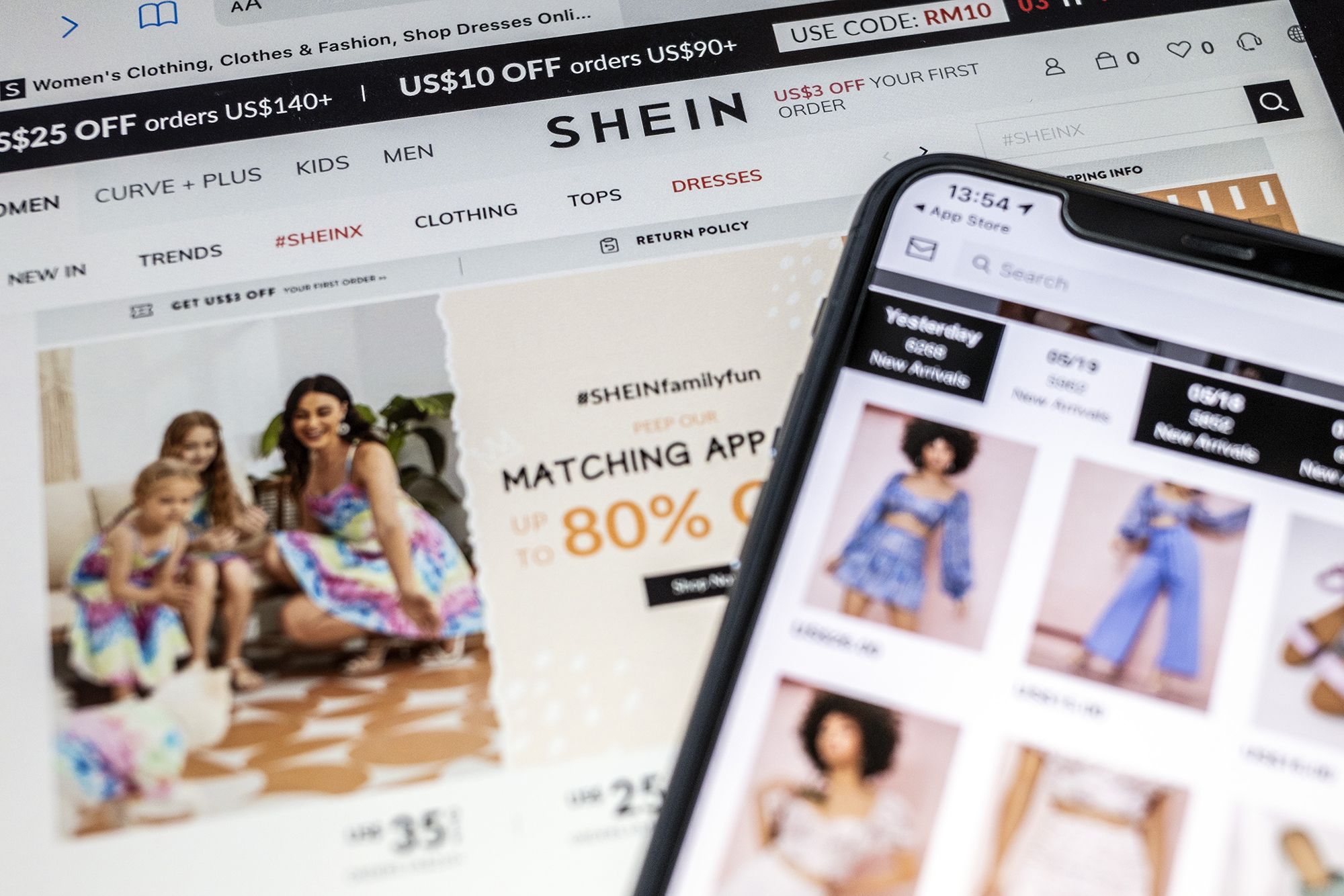 Shein și Temu cresc prețurile produselor pe piața SUA din 25 aprilie 2025. Decizia vine ca urmare a noilor tarife impuse de Trump