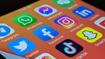 Candidații la prezidențiale bagă sume uriașe în campania electorală. Cine a cheltuit cel mai mult în social media