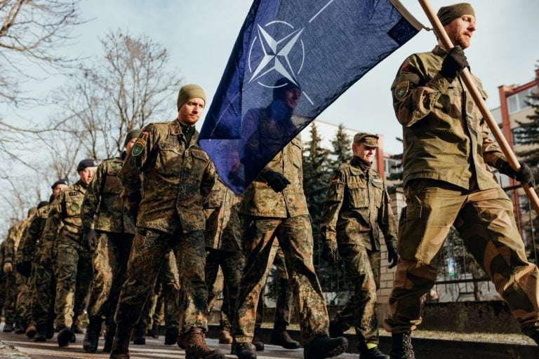 Militarii aliați au pornit spre Europa de Est pentru a simula apărarea de un atac al Rusiei. În mai și iunie, NATO desfășoară manevre în România