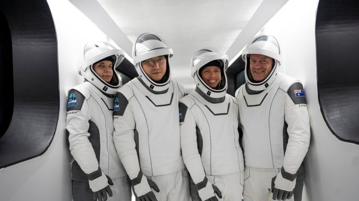 SpaceX lansează Fram2. Patru pasageri care nu au mai zburat în spațiu vor călători în jurul polilor Pământului