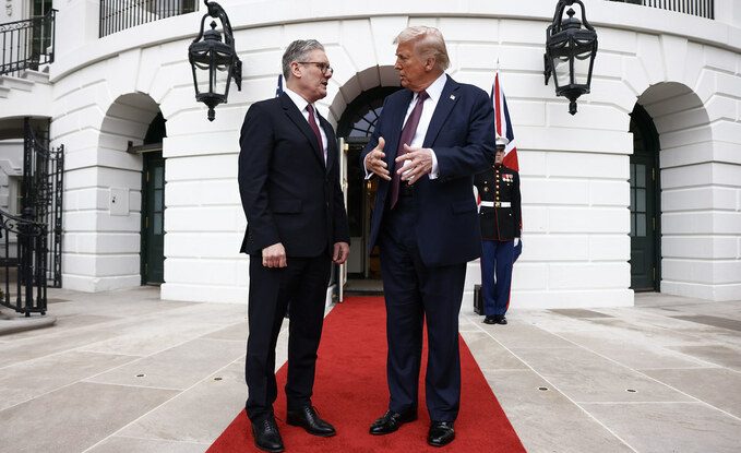 Trump a discutat cu Keir Starmer despre încheierea unui acord comercial. Regatul Unit încearcă să scape de tarife