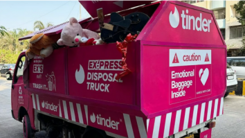 Tinder a demarat campania Move On în India. Oamenii pot arunca darurile de la fostul partener într-un camion roz