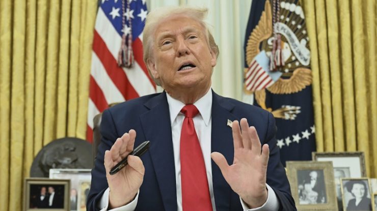 Trump va impune Chinei tarifele suplimentare de 50%. Totalul va ajunge mâine la 104% asupra tuturor importurilor chinezești