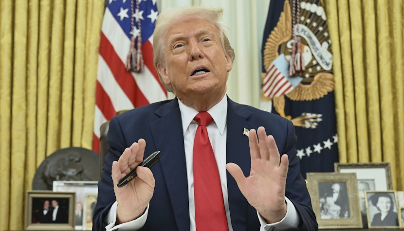 Trump va impune Chinei tarifele suplimentare de 50%. Totalul va ajunge mâine la 104% asupra tuturor importurilor chinezești