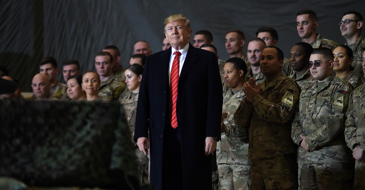 Cât de afectată va fi România dacă Trump decide retragerea trupelor americane? MApN susține că 1.700 de militari americani sunt dislocați în țara noastră