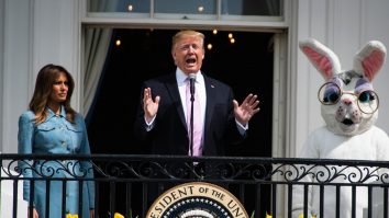 Trump le-a urat „Paște Fericit” tuturor dușmanilor săi „lunatici”, inclusiv lui „Biden debilul”. Mesajul postat pe Truth Social de Președintele SUA