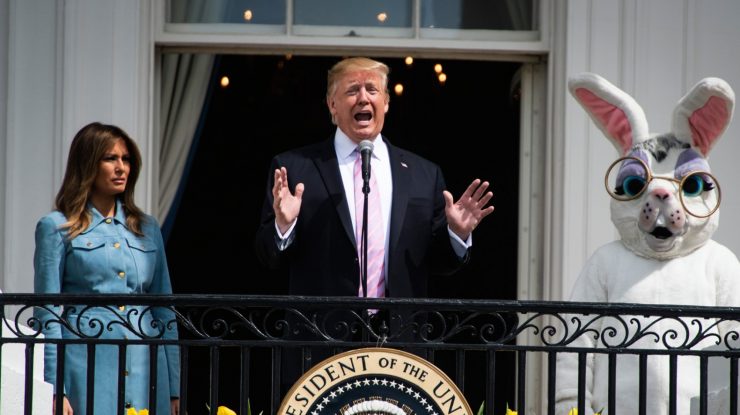 Trump le-a urat „Paște Fericit” tuturor dușmanilor săi „lunatici”, inclusiv lui „Biden debilul”. Mesajul postat pe Truth Social de Președintele SUA